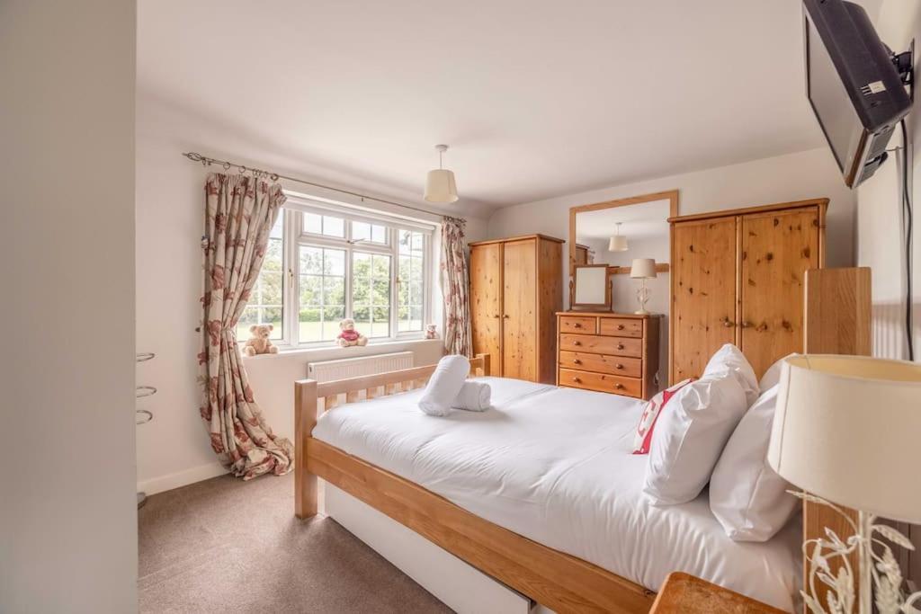 3-Bed Family Home With Parking & Large Garden Windsor Exteriér fotografie