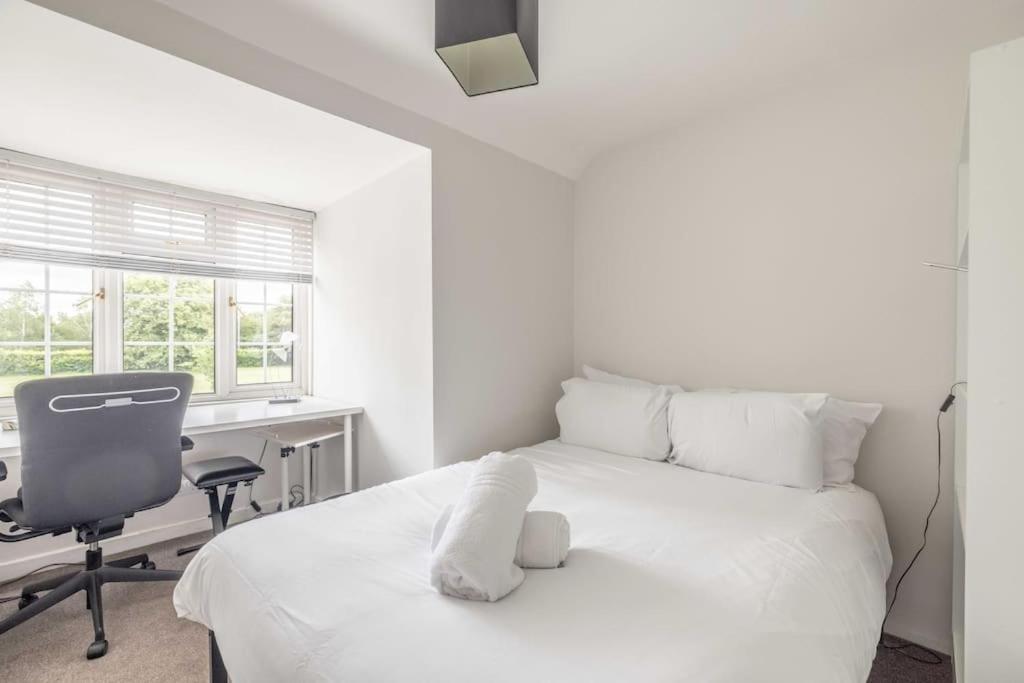 3-Bed Family Home With Parking & Large Garden Windsor Exteriér fotografie