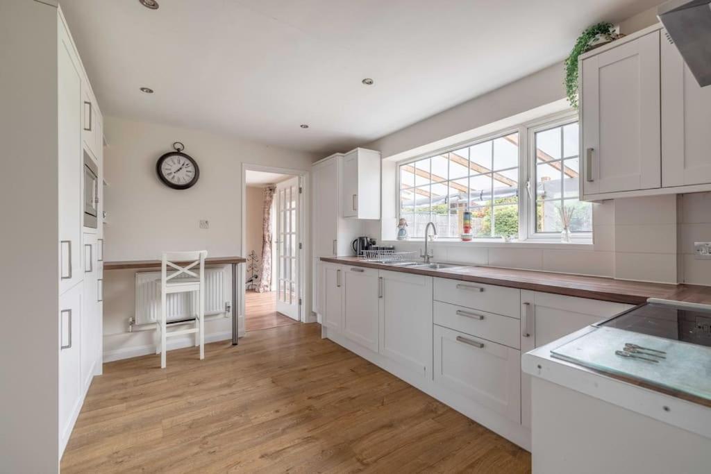 3-Bed Family Home With Parking & Large Garden Windsor Exteriér fotografie